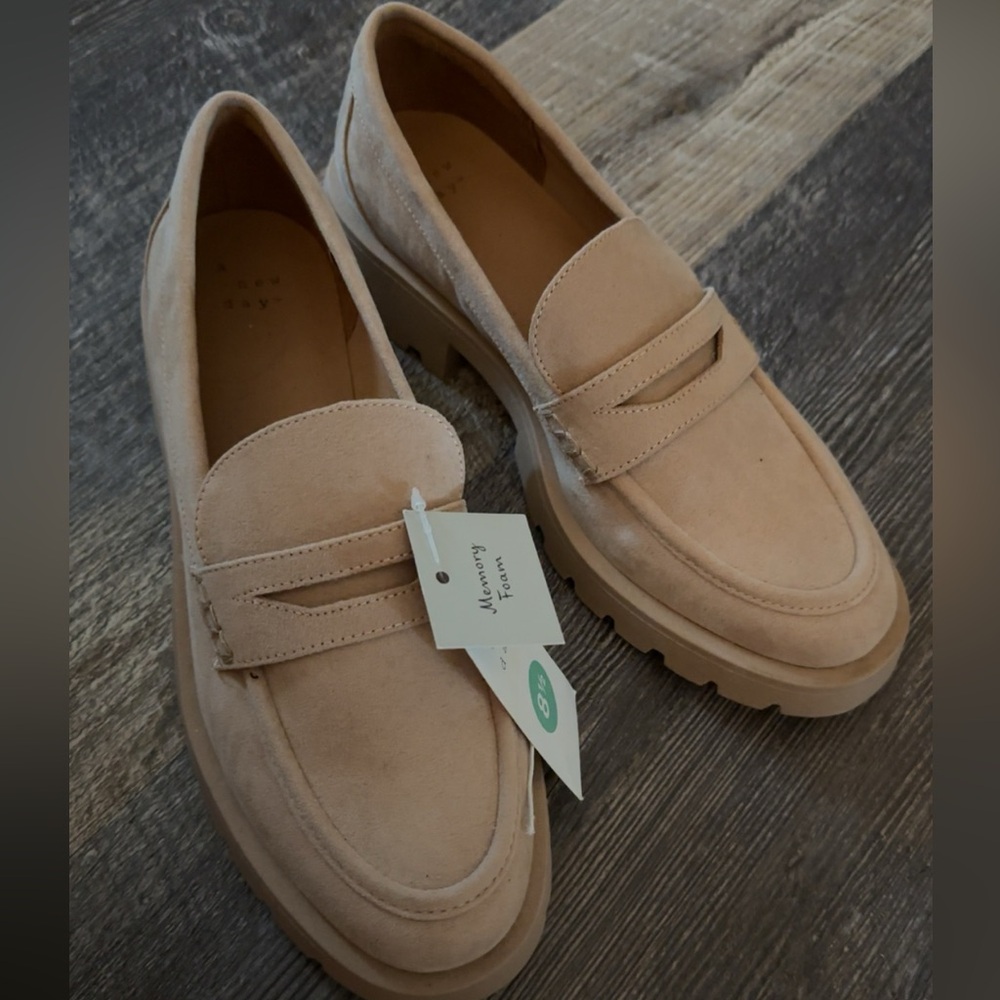 Memory foam loafers never worn